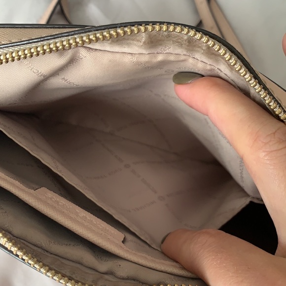 Michael Kors Jet Set Crossbody - Picture 9 of 12